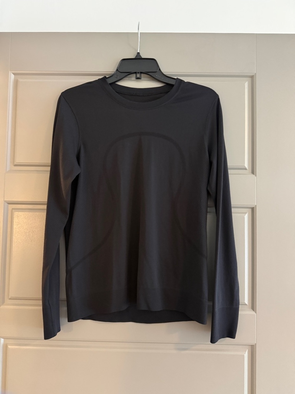 Lululemon Swiftly Relaxed Fit Long sleeve shirt- hip length size 6